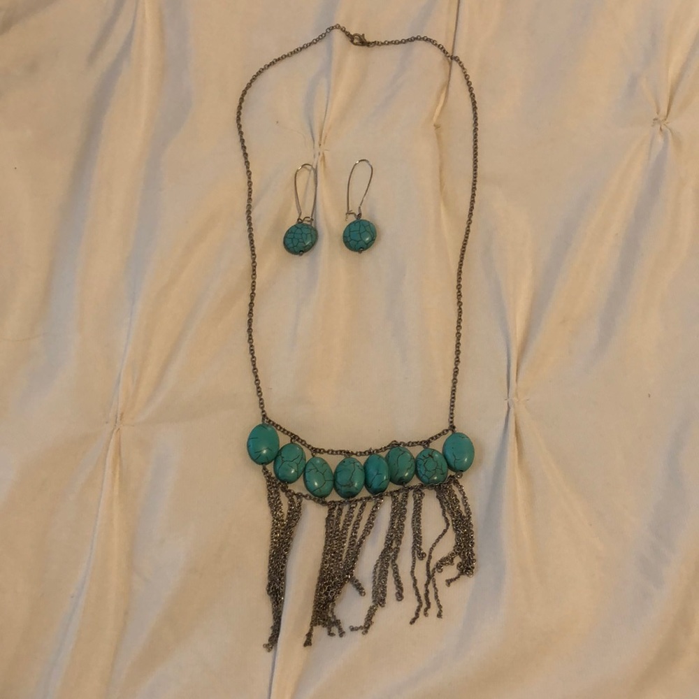 Turquoise stone set